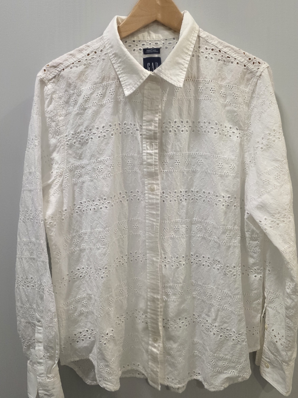 GAP Perfect Shirt White Eyelet Embroidered Button Down Blouse XL 16 Cottagecore